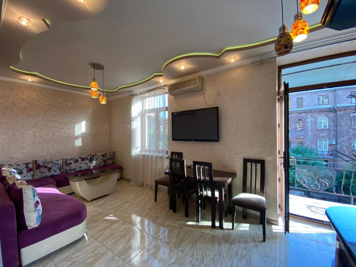Amiryan Street 1 Bedroom Deluxe Apartment With Balcony Am104 Ereván Exterior foto